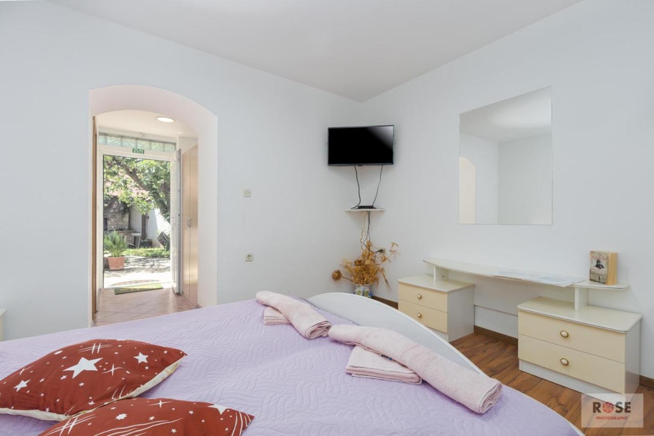 Apartment Laureta Poreč Exterior foto