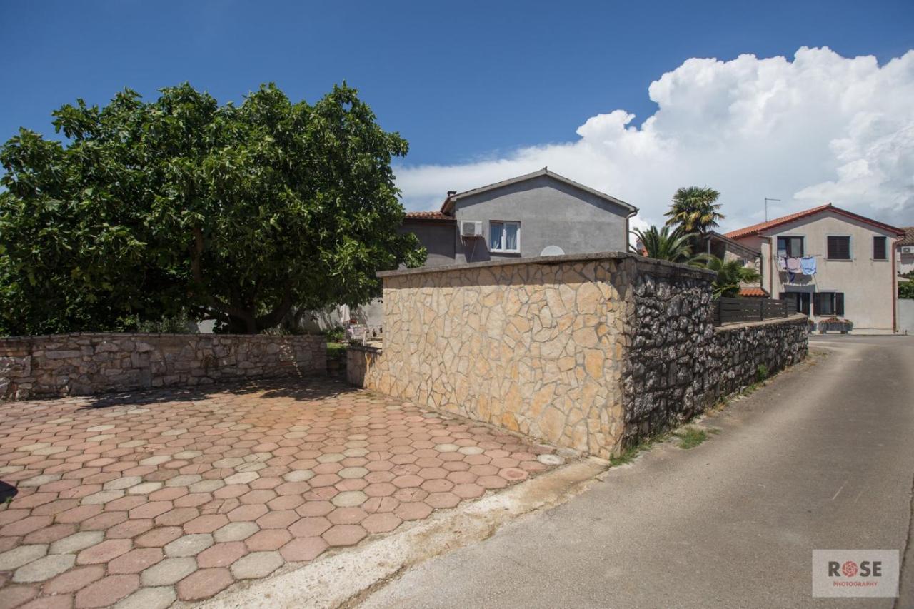 Apartment Laureta Poreč Exterior foto